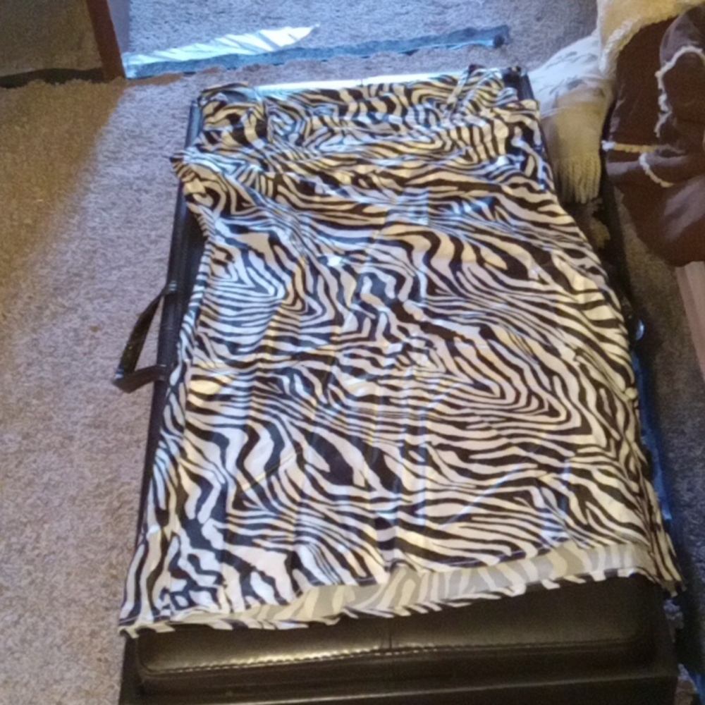 Dress - Picture 4 of 6